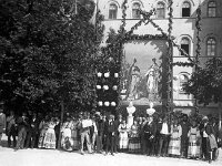 Sveučilišni trg 1981. godine. Jubilarna gospodarsko-šumarska izložba. Dalmatinci